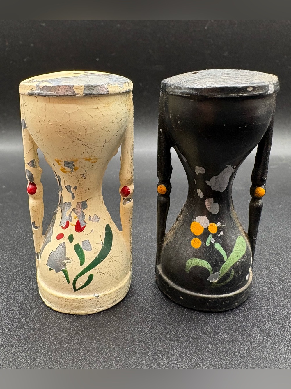 Vtg Salt & Pepper Shakers